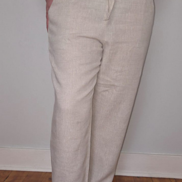 Size 14 Tapered Stone Linen pants, with a  flattering elastic waistband and side pockets.